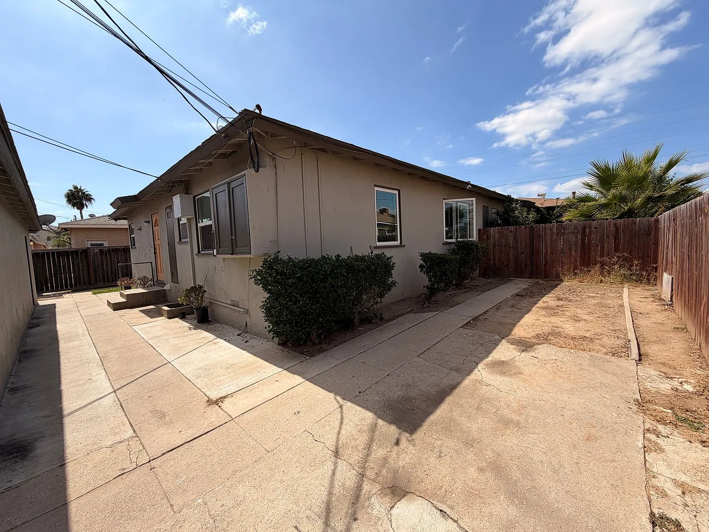 4554 Lakewood LB — Photo 1