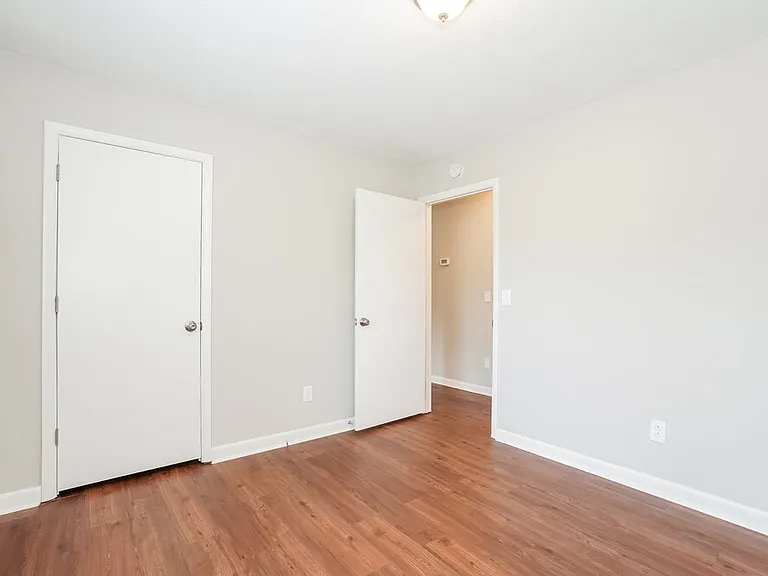 581 Woodcrest Dr — Photo 12