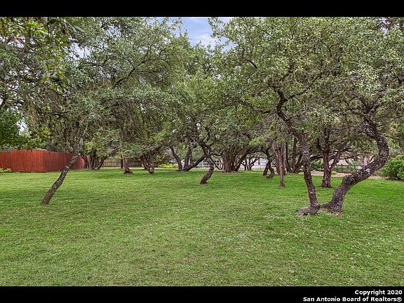 5th image of 402 Misty Water Ln