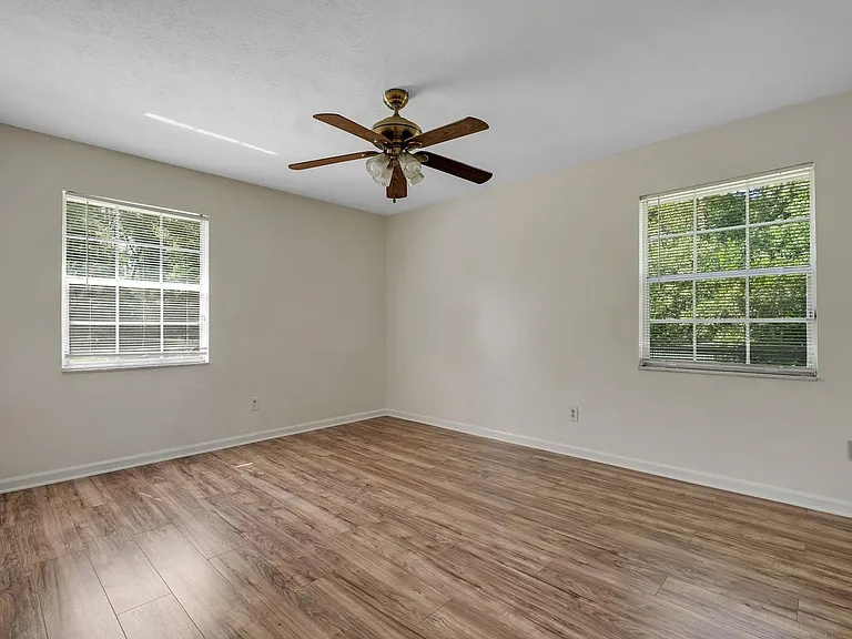 2613 Killarney Way — Photo 33