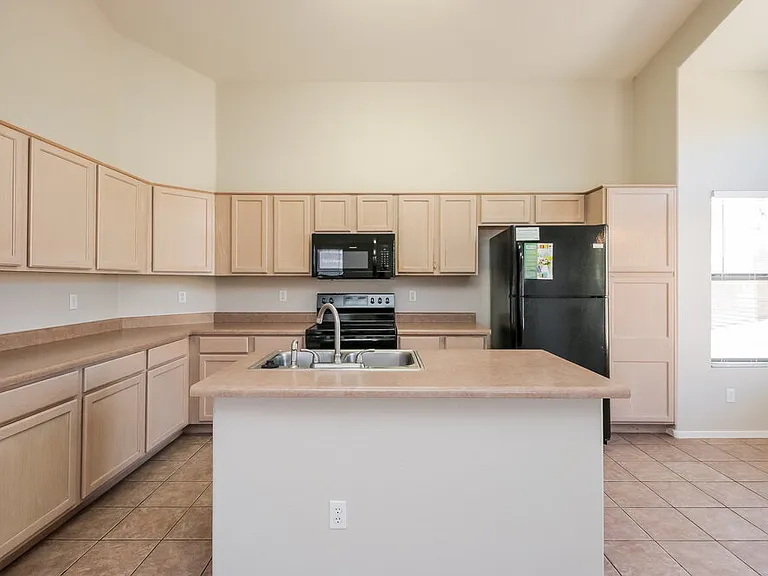 6426 W Watkins St — Photo 8