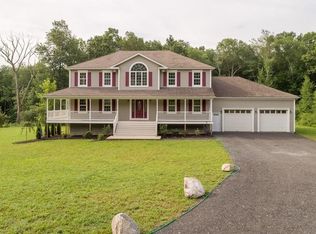 10 Mahoney Dr, Scituate, RI 02831