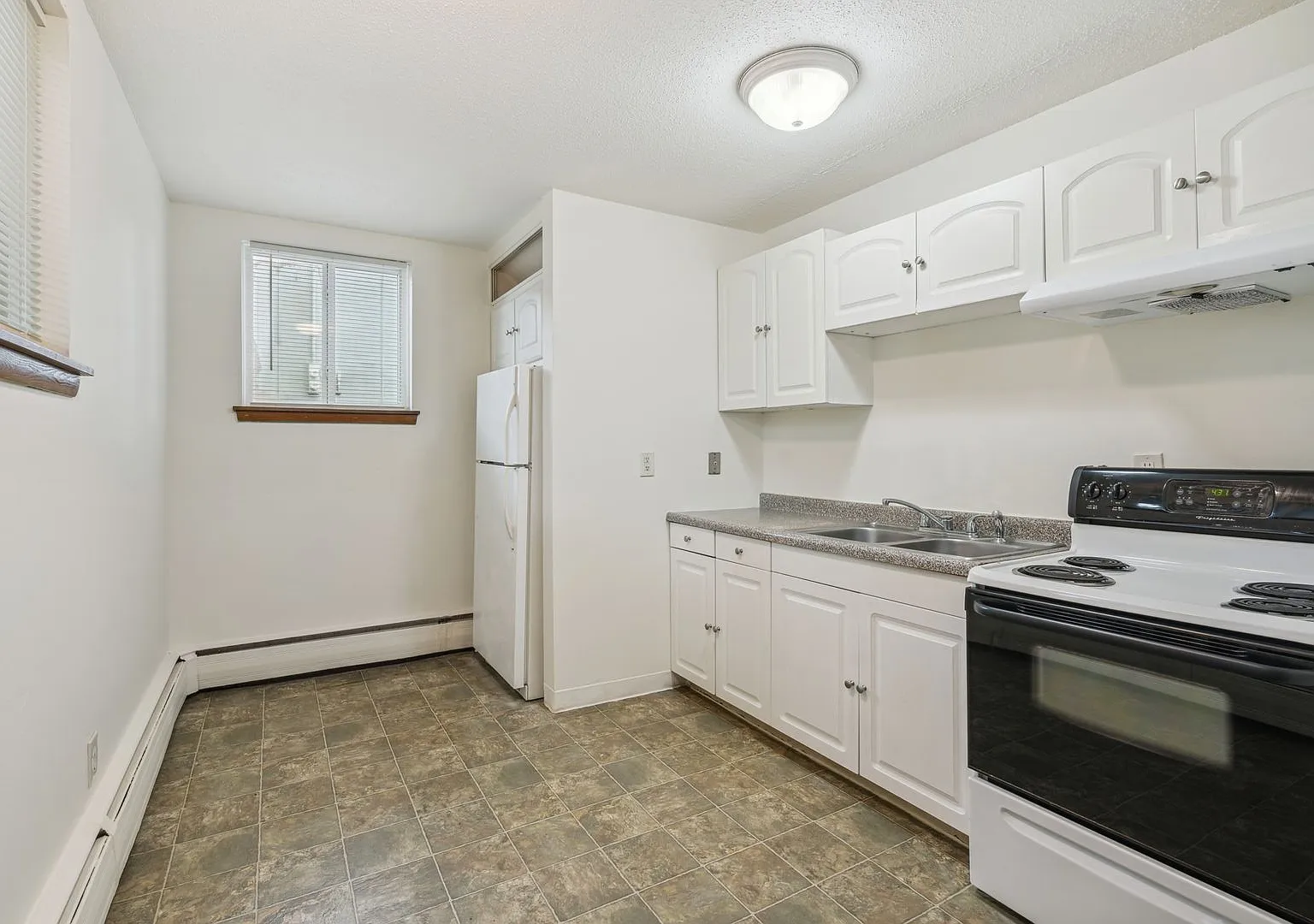 5547 Lyndale Ave N — Photo 2