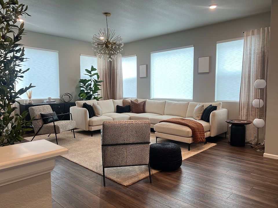 Living room with seating for 6-8