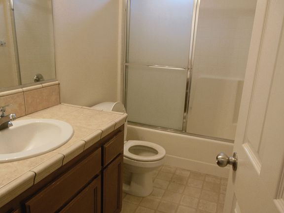 4th image of 4753 W Clinton Ave #101