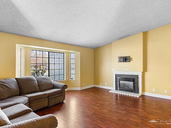 4th image of 114 Chaparrel St