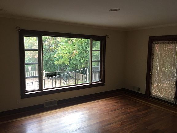 3rd image of 490 Village Dr