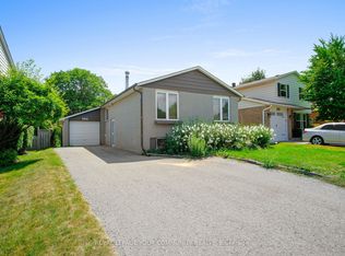 264 Currey Cres, Newmarket, ON L3Y 5M9