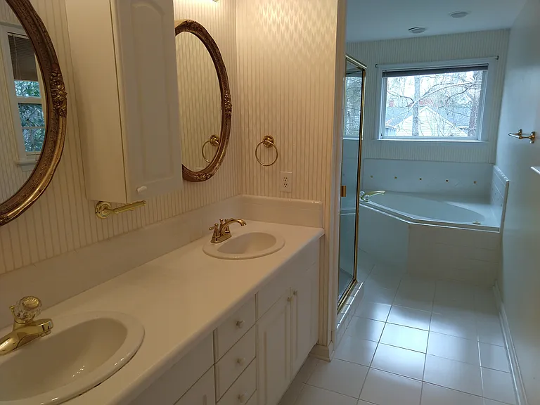 136 Trafalgar Ln — Photo 18