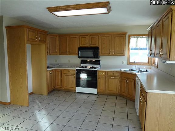 3rd image of 8109 S Campbell St
