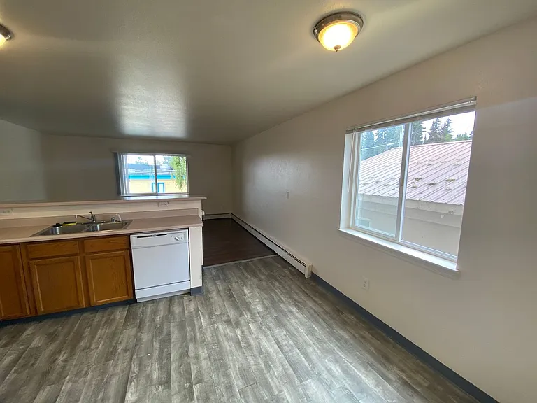 2415 Eureka St — Photo 12