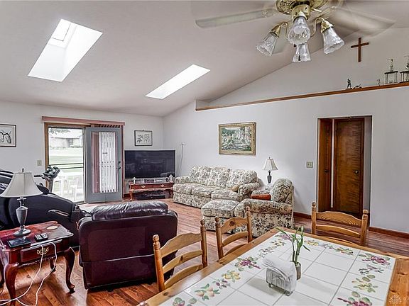3rd image of 552 Winona Dr