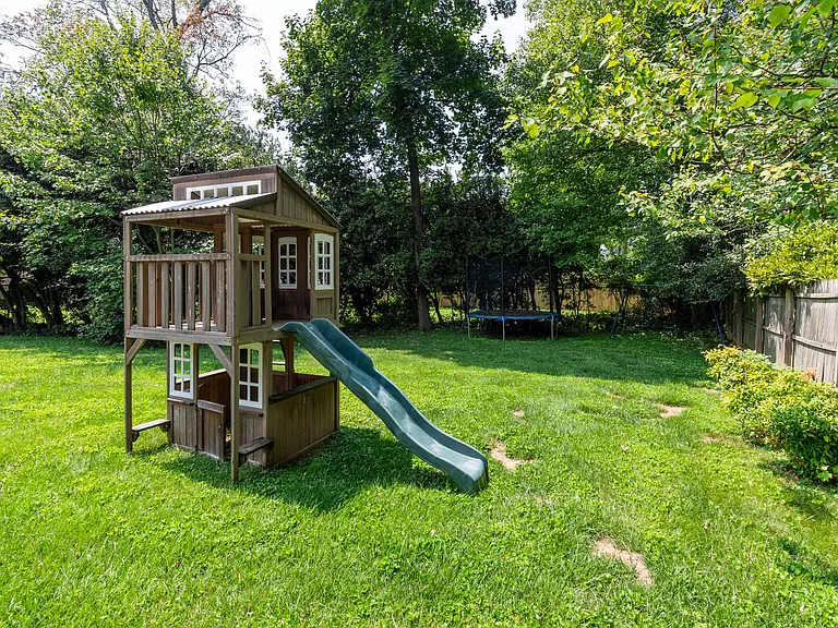 9902 Holmhurst Rd — Photo 32
