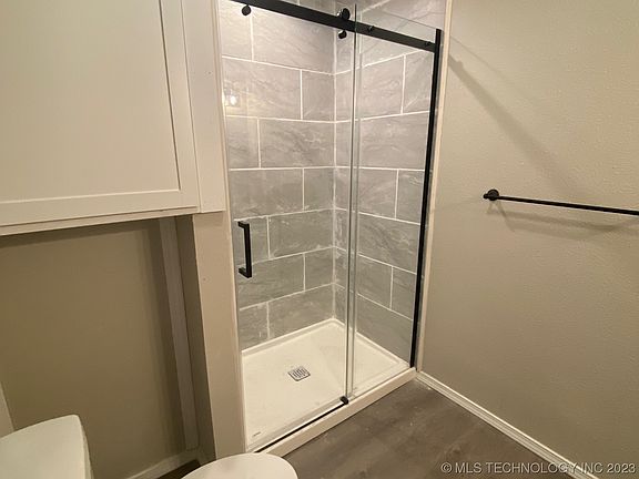 5th image of 411 E Elm Ave