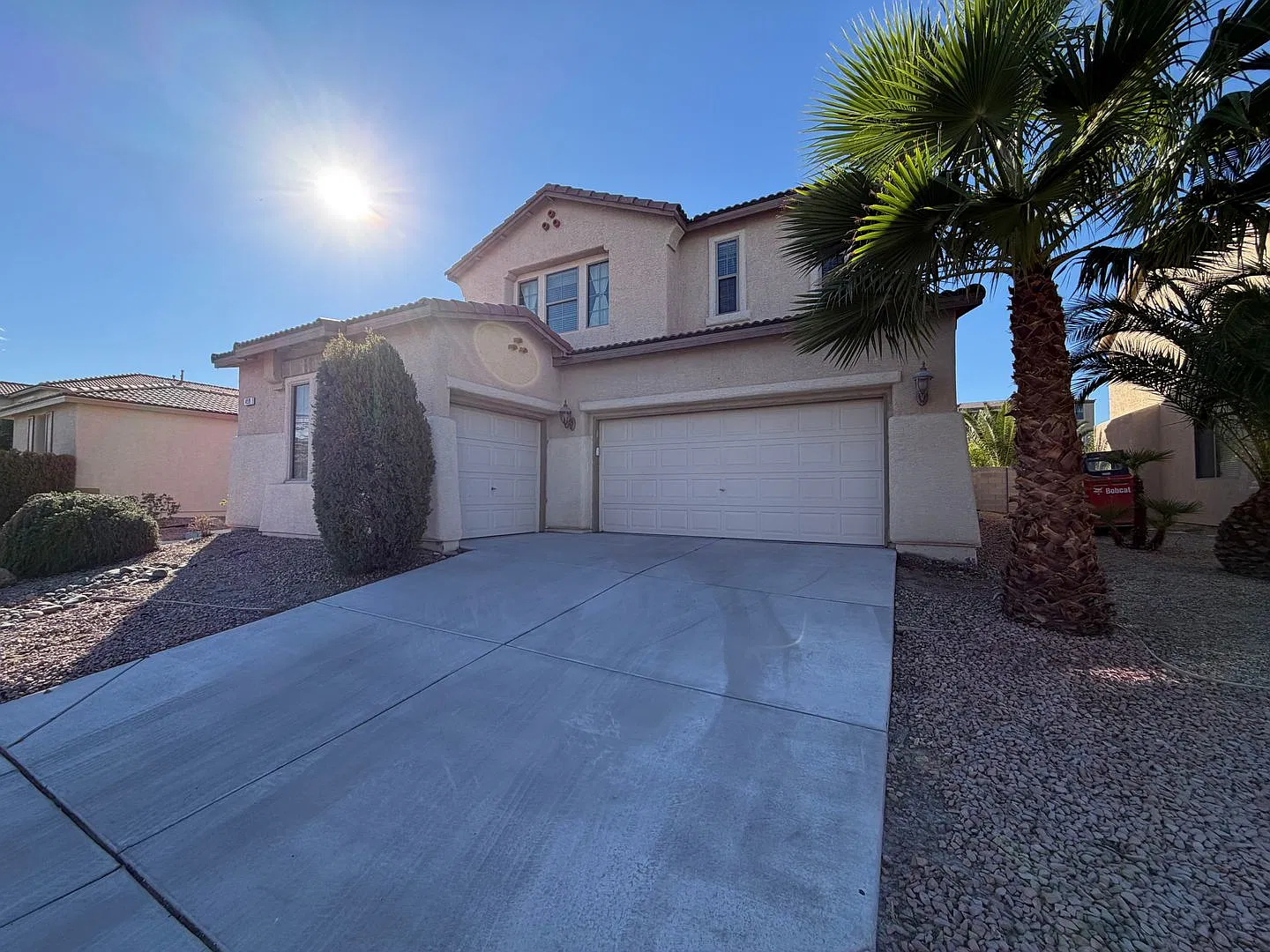 Wow, dramatic 4 bedroom — Photo 2