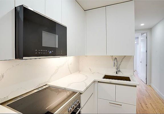 3rd image of 248 Elizabeth St APT 8