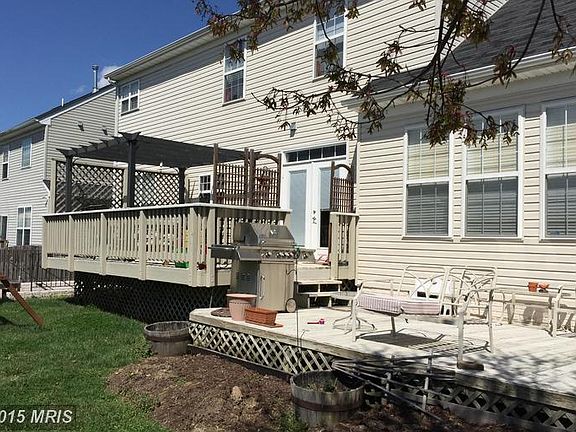 3rd image of 10 Indian Wood Ln