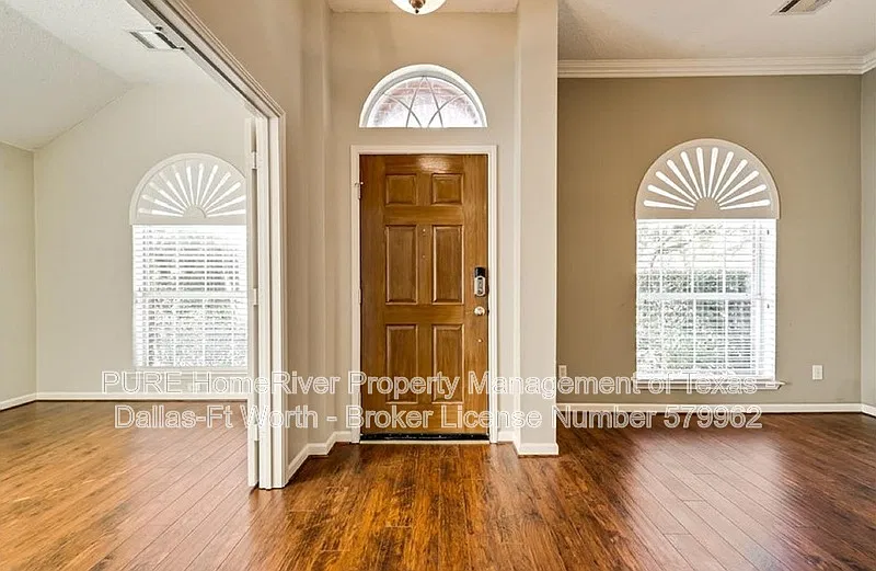 3 bed, 2.0 bath, 1831 sqft, $2,600 — Photo 2