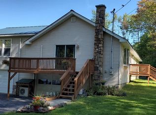 10 Beach Dr, Lake Luzerne, NY 12846