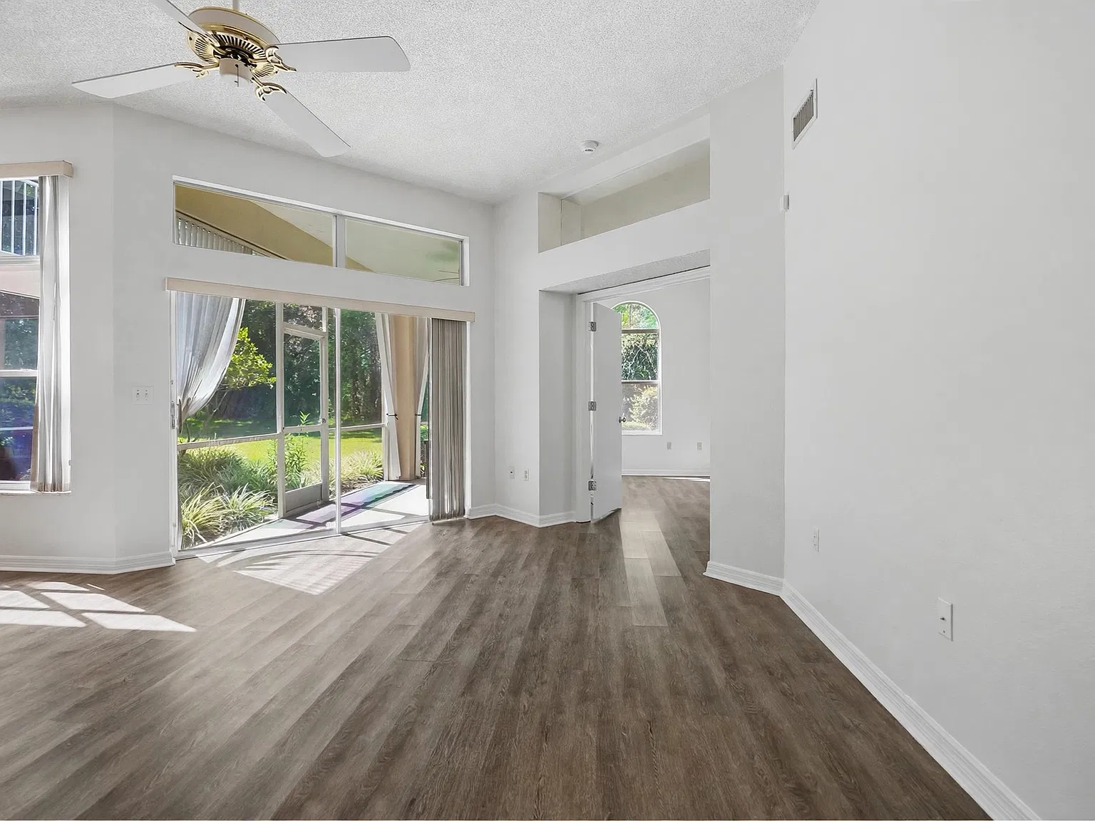 2 bed, 1237 sqft, $2,500 — Photo 4
