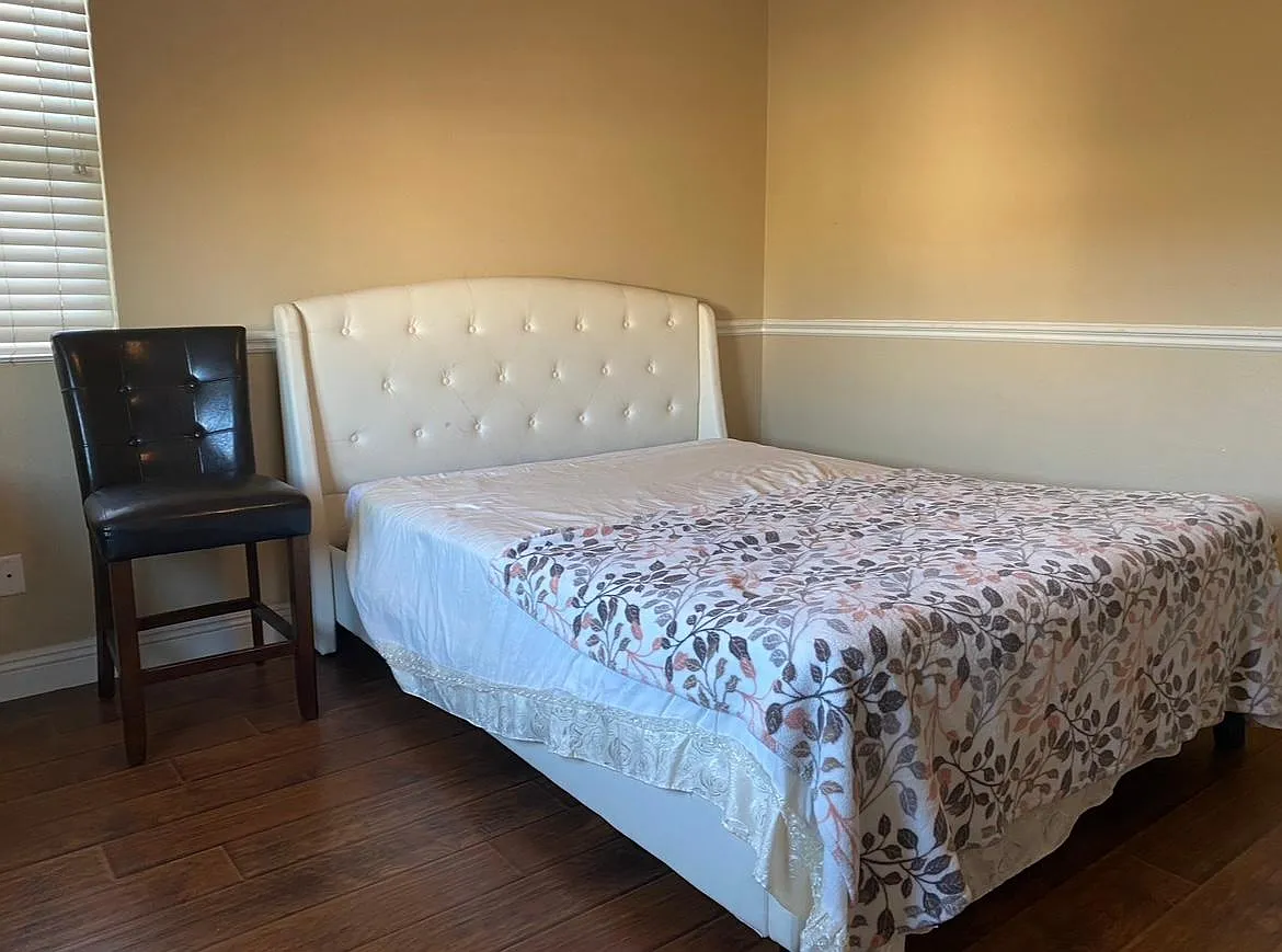 1 bed, 300 sqft, $1,399 — Photo 2