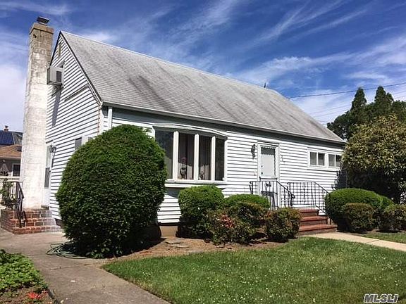 3rd image of 847 N Summit Dr