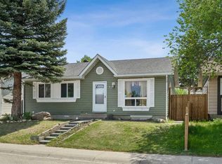 83 N Appletree Close SE, Calgary, AB T2A 7J6