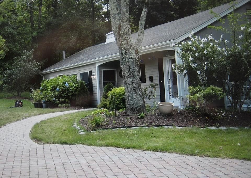 1st image of 138 Hoppin Hill Ave #R