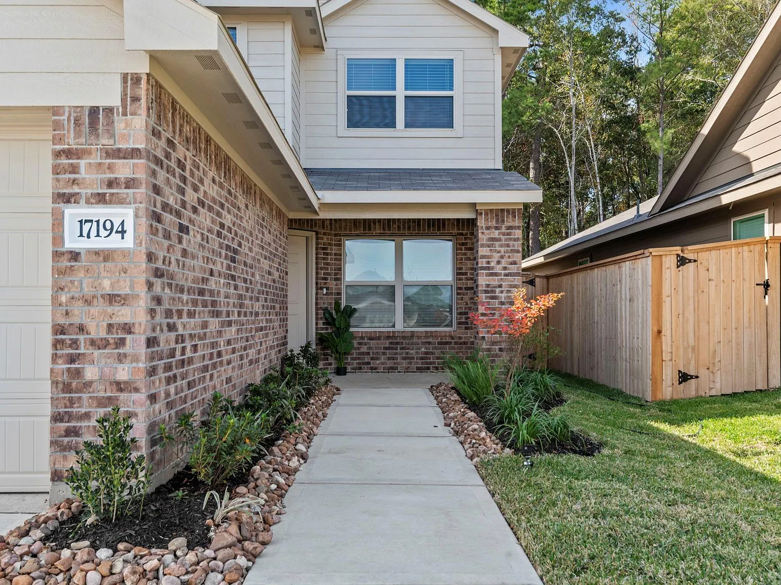 4 bed, 2.5 bath, 1860 sqft, $2,150 — Photo 4