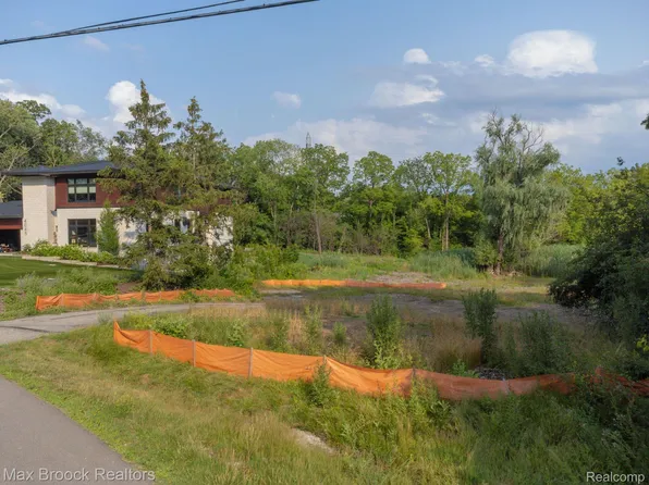 4053 Harbor Vista Dr, Orchard Lake, MI 48323