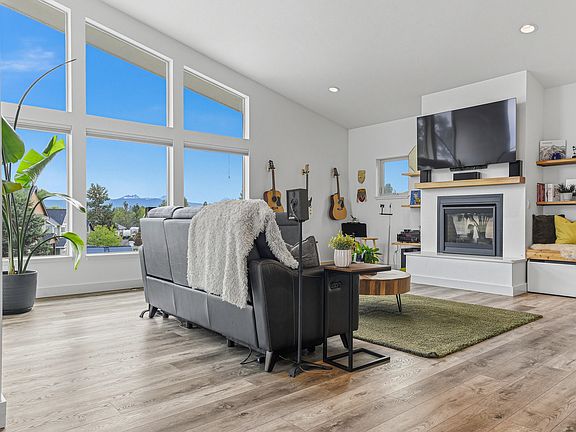 3rd image of 20767 NE Angora Ct
