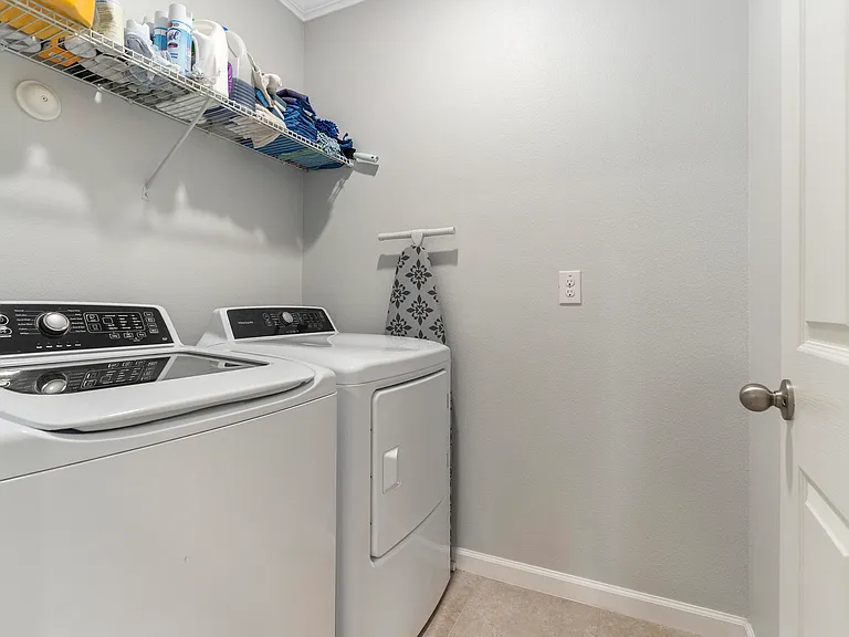 1810 SW Capehart Ave — Photo 24