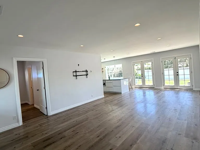 6926 Lurline Ave — Photo 3