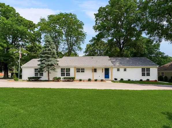 3520 W 93rd St, Leawood, KS 66206