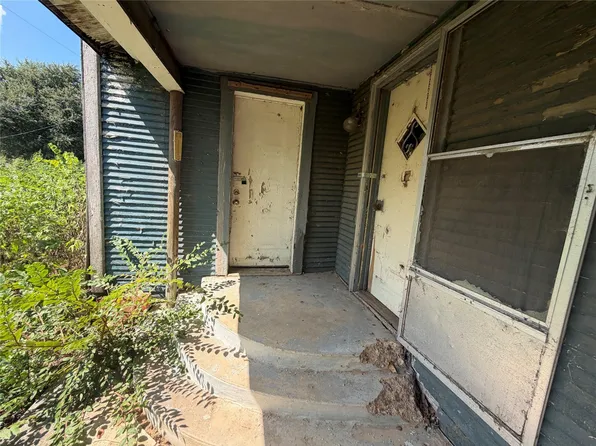 322 Walnut St, Donie, TX 75838