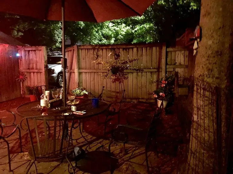824 University Ave — Photo 3