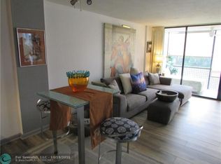 110 Royal Park Dr APT 1D, Oakland Park, FL 33309