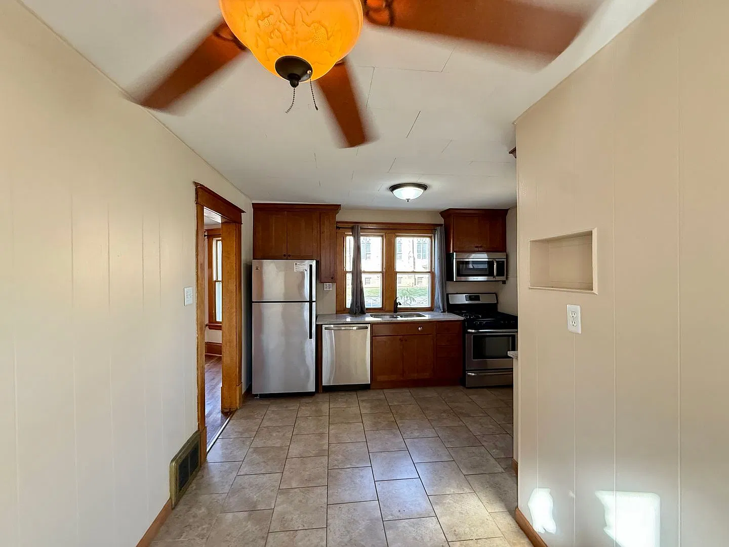 Beautiful, Clean 4 bedroom West 7th Gem!! — Photo 4