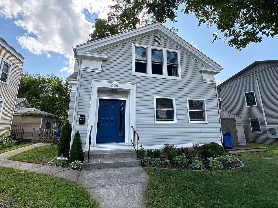 2nd image of 206 3rd St #B