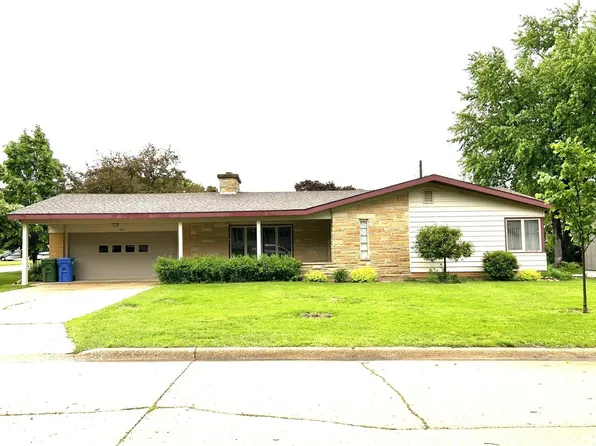 244 Valley Manor Dr, Cresco, IA 52136