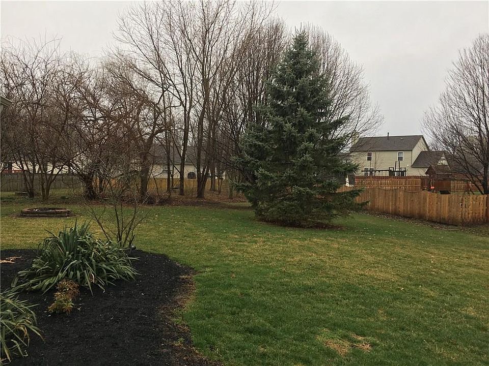 2nd image of 32 Nelson Cir