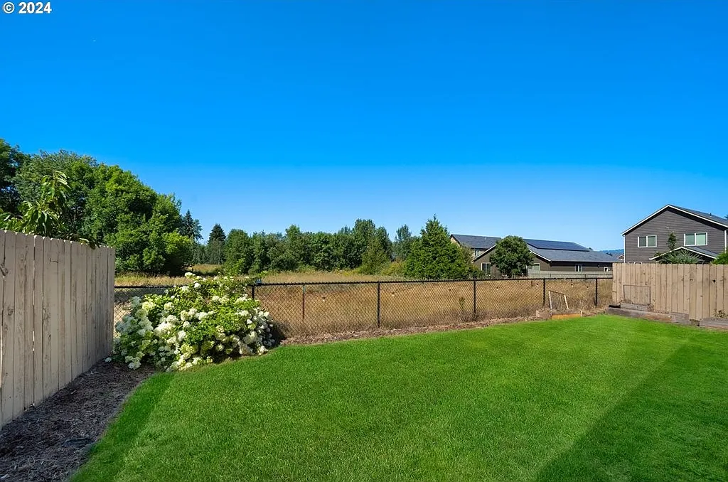 3 bed, 1664 sqft, $3,000 — Photo 2