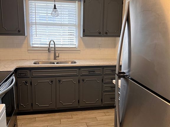 5th image of 3936 Clairmont Ave S Unit 2