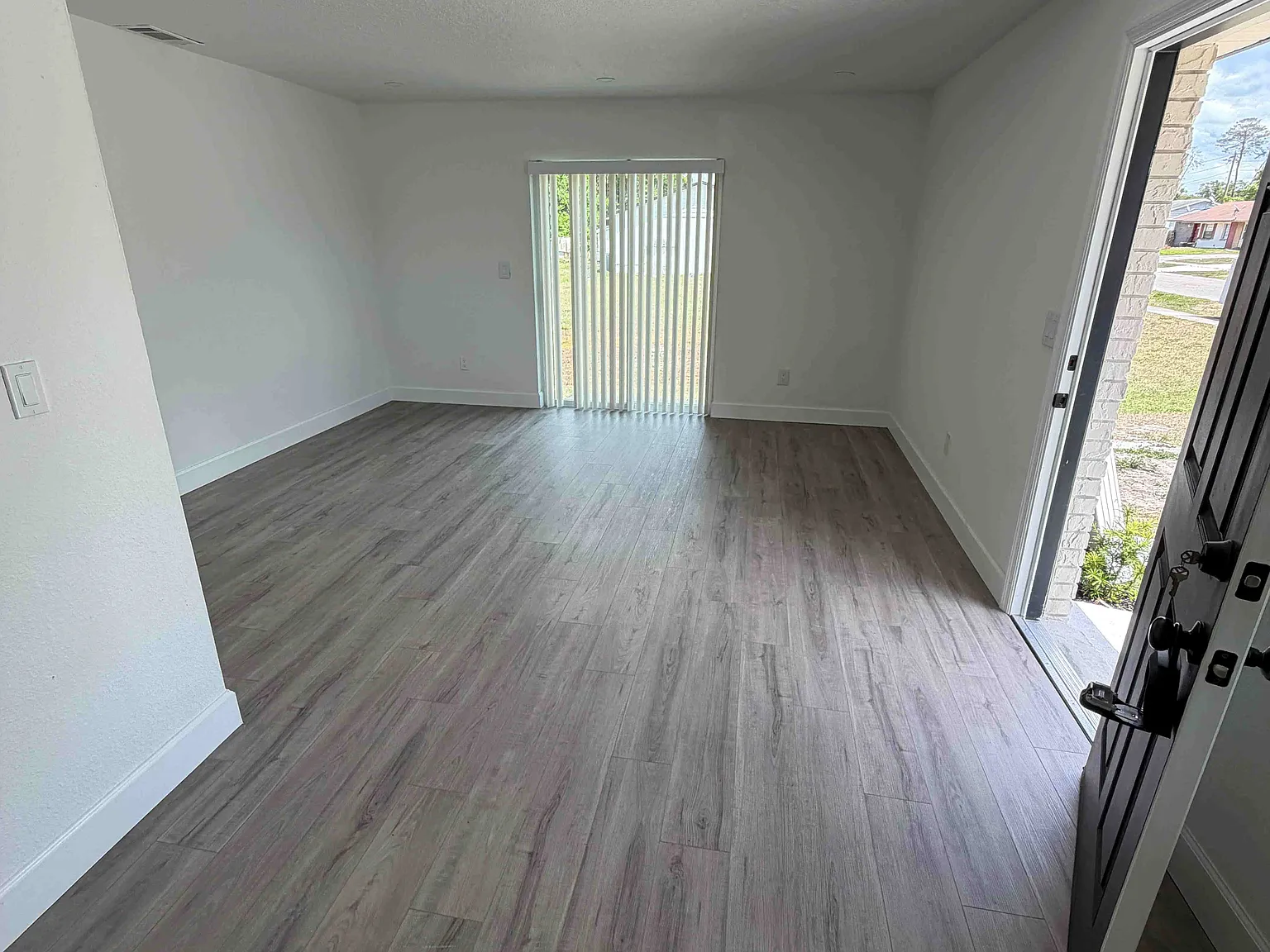 2 bed, 925 sqft, $1,795 — Photo 2
