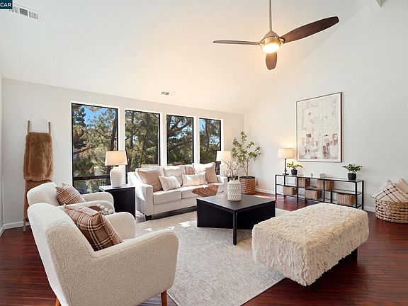 3rd image of 2 Heritage Oaks Rd