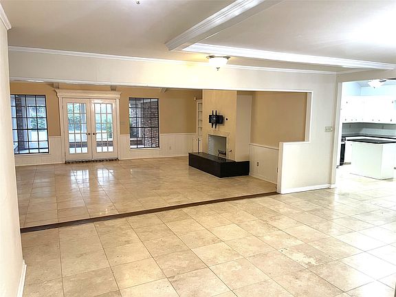 2nd image of 720 Coachlight Rd