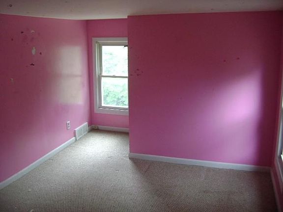 5th image of 33511 Hiveley St
