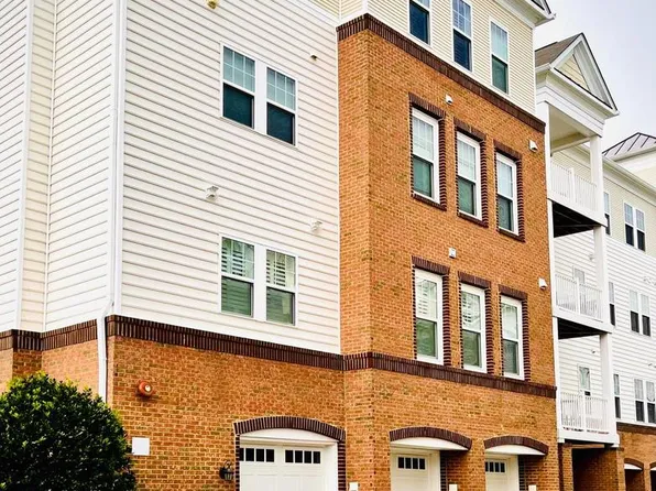 41895 Cathedral Valley Sq Unit 401, Aldie, VA 20105