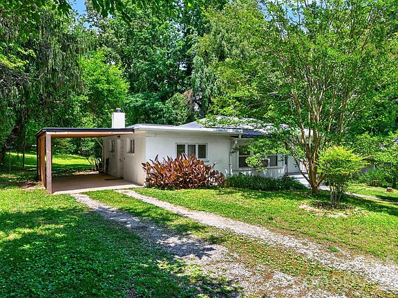 2nd image of 411 Hillcrest Cir