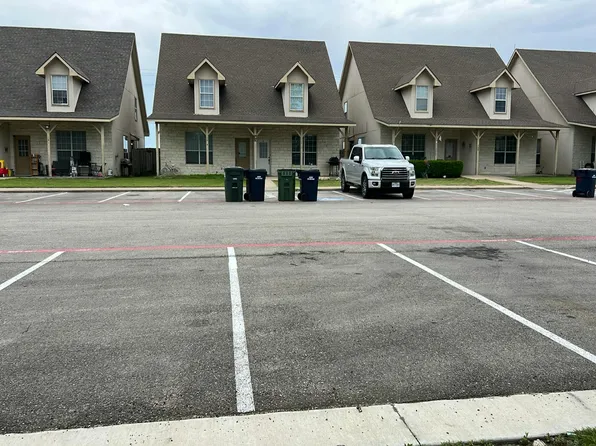 200 Sandstone Dr, Jarrell, TX 76537